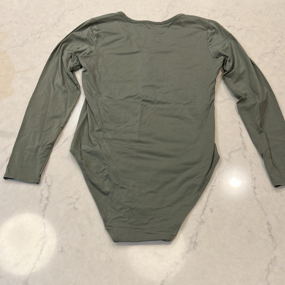 Everlane Olive Henley Long-Sleeve Bodysuit - Picture 4 of 6